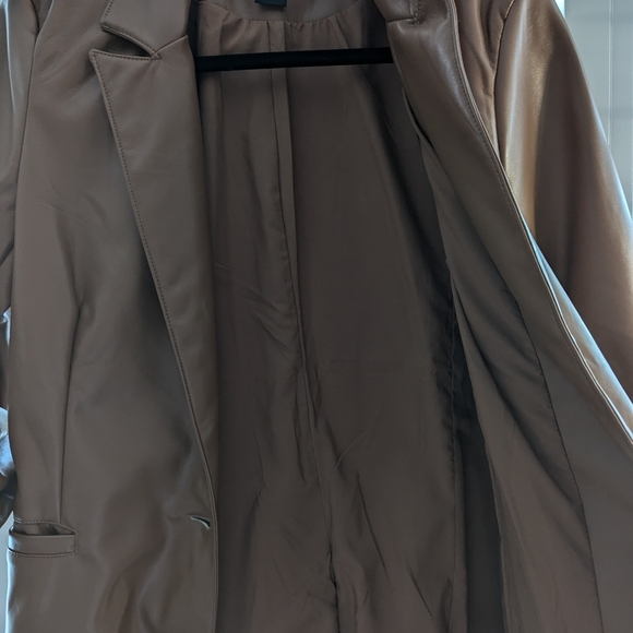 Blazer - Picture 4 of 5